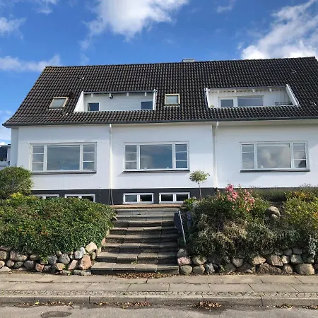 Dejligt Vaerelse Med Eget Bad Og Havudsigt Rum i privatbostad