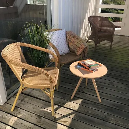 Dejligt Vaerelse Med Eget Bad Og Havudsigt