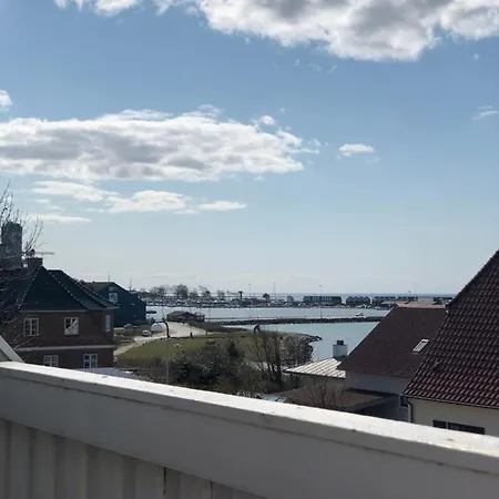 Dejligt Vaerelse Med Eget Bad Og Havudsigt *