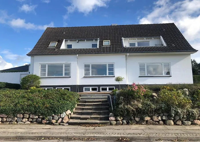 Dejligt Vaerelse Med Eget Bad Og Havudsigt Homestay szállás